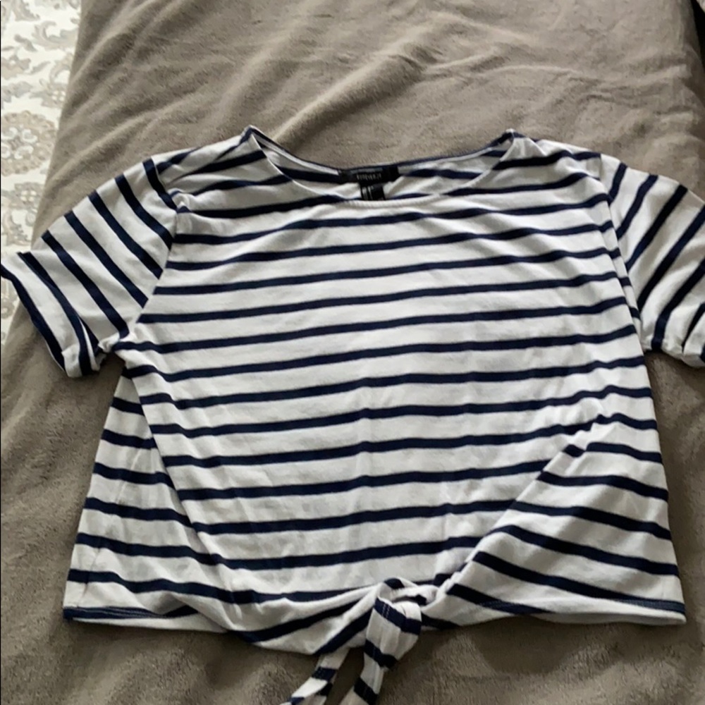 Comfy white/navy striped top with tie
